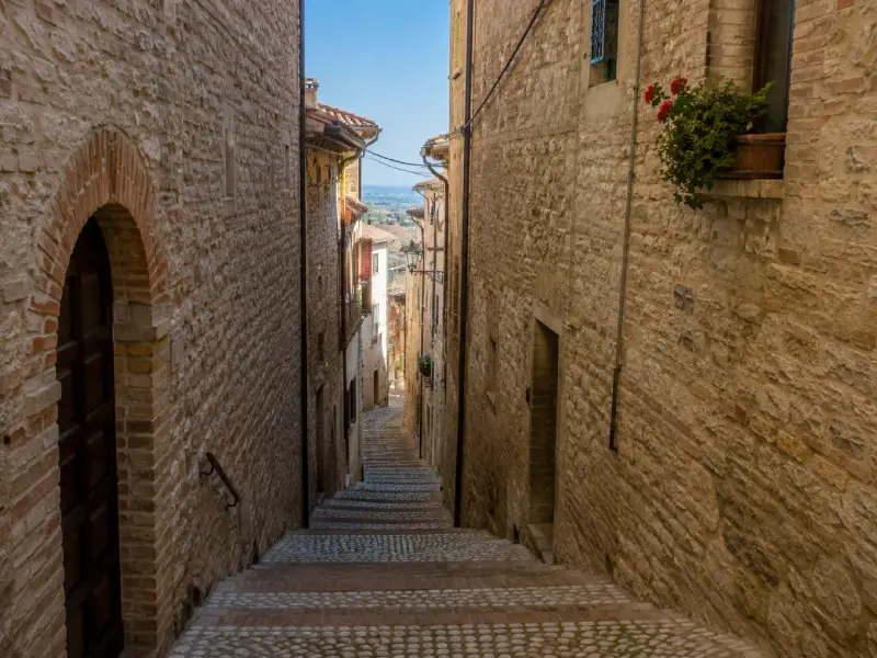 Vicolo storico in pietra